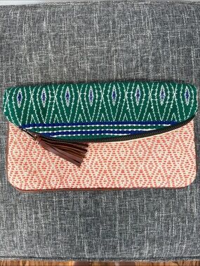 Mercado Global Woven Green/Coral Zip-Top Clutch, 2 Pocket Zip, Great Condition!